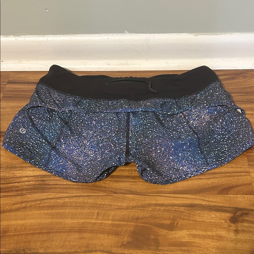Lululemon Mermaid Shorts Sz 6 2.5 inch inseam